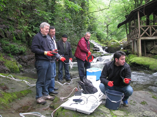 equipo de monitoreo de aguas subterráneas programa de monitoreo de agua subterránea levelogger medidor de niveles de agua manejo de cuencas hidrográficas image