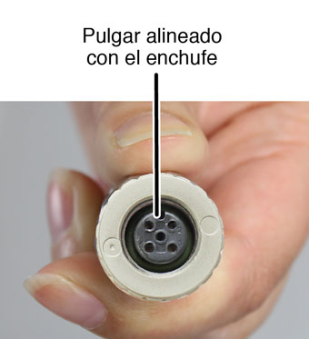 alinee el zócalo de alineación en el conector del cable ventilado con el pin de alineación en el conector del cabezal de pozo