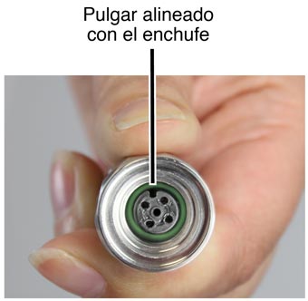 Alinee el zócalo de alineación en el conector del cable ventilado con el pin de alineación en el conector del cabezal de pozo alinee el zócalo de alineación en el conector del cable ventilado con el pin de alineación en el conector del cabezal de pozo