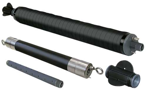 packers pneumatiques basse pression solinst illustrés avec centreur et tuyau perforé utilisés lorsqu'une configuration de packer à chevauchement est utilisée