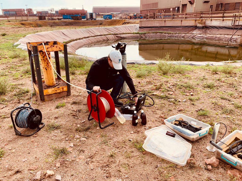 sampling groundwater with a solinst bladder pump