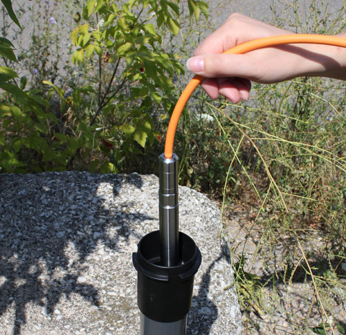 Raccordez l'autre extrémité du câble ventilé à l'enregistreur AquaVent raccordez l'autre extrémité du câble ventilé à l'enregistreur aquavent