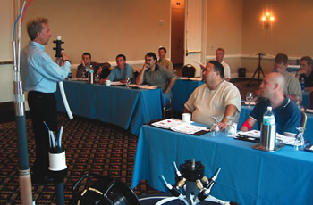 Formation d'entrepreneurs de forage et de consultants sur les techniques d'installation de systèmes CMT lors du biosymposium Battelle, à Baltimore, dans l'État du Maryland. formation d'entrepreneurs de forage et de consultants sur les techniques d'installation de systèmes cmt lors du biosymposium battelle, à baltimore, dans l'état du maryland