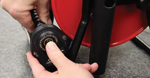 Solinst Model 101 Lateral Winder Installation Instructions Step 6 Pressing the Gear Knob solinst model 101 lateral winder installation instructions step six pressing the gear knob
