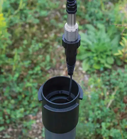 Rysunek 6 7 Podłącz kabel czytnika do zdalnego łącza radiowego telemetrii rrl opuszczającego się do studni