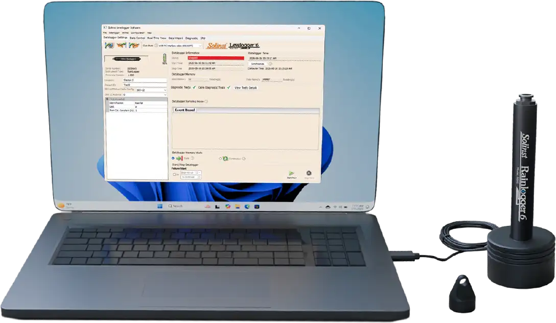 solinst Rainlogger 6 データロガーを、Levelogger ソフトウェアが動作しているデスクトップリーダーを搭載したノートパソコンに接続